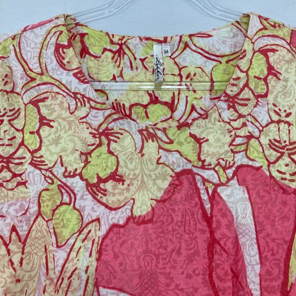 Lulu-B medium Colorful Floral Shark-Bite Hem Stretch Short Sleeve Knit Blouse - Picture 3 of 12